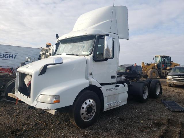 Image 2 of 2016 VOLVO VN VNM 2016 with VIN 4V4M99DG3GN931628