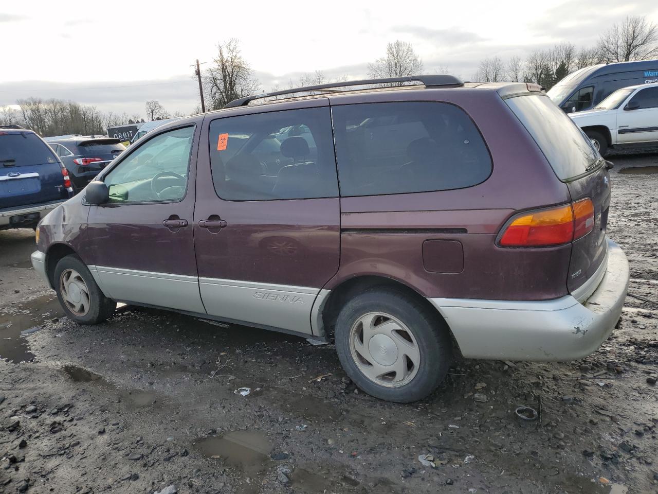 Image 2 of 1999 TOYOTA SIENNA LE 1999 with VIN 4T3ZF13C0XU140556