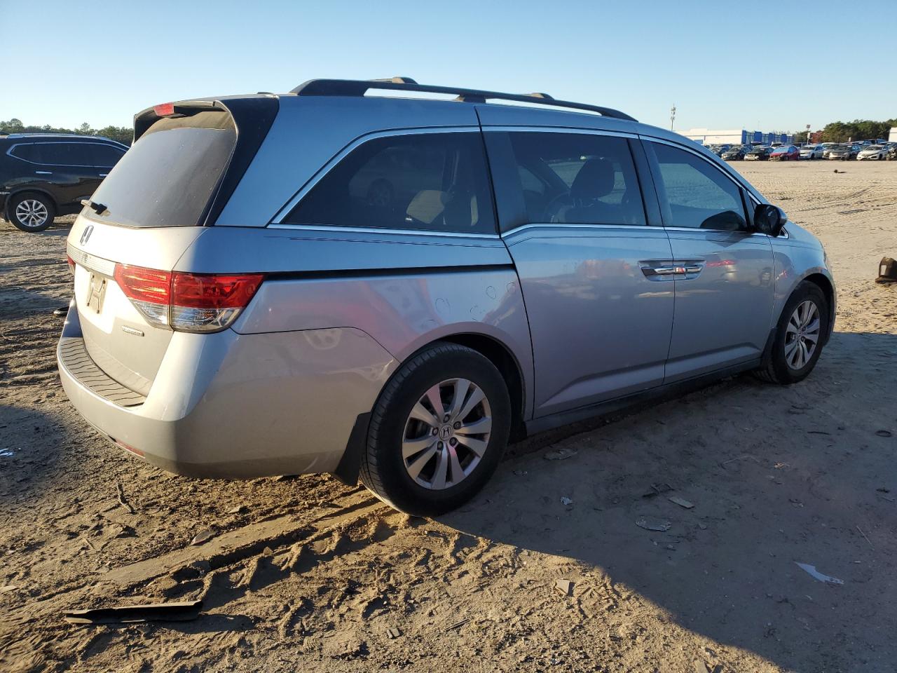 Image 3 of 2017 HONDA ODYSSEY SE 2017 with VIN 5FNRL5H30HB006128