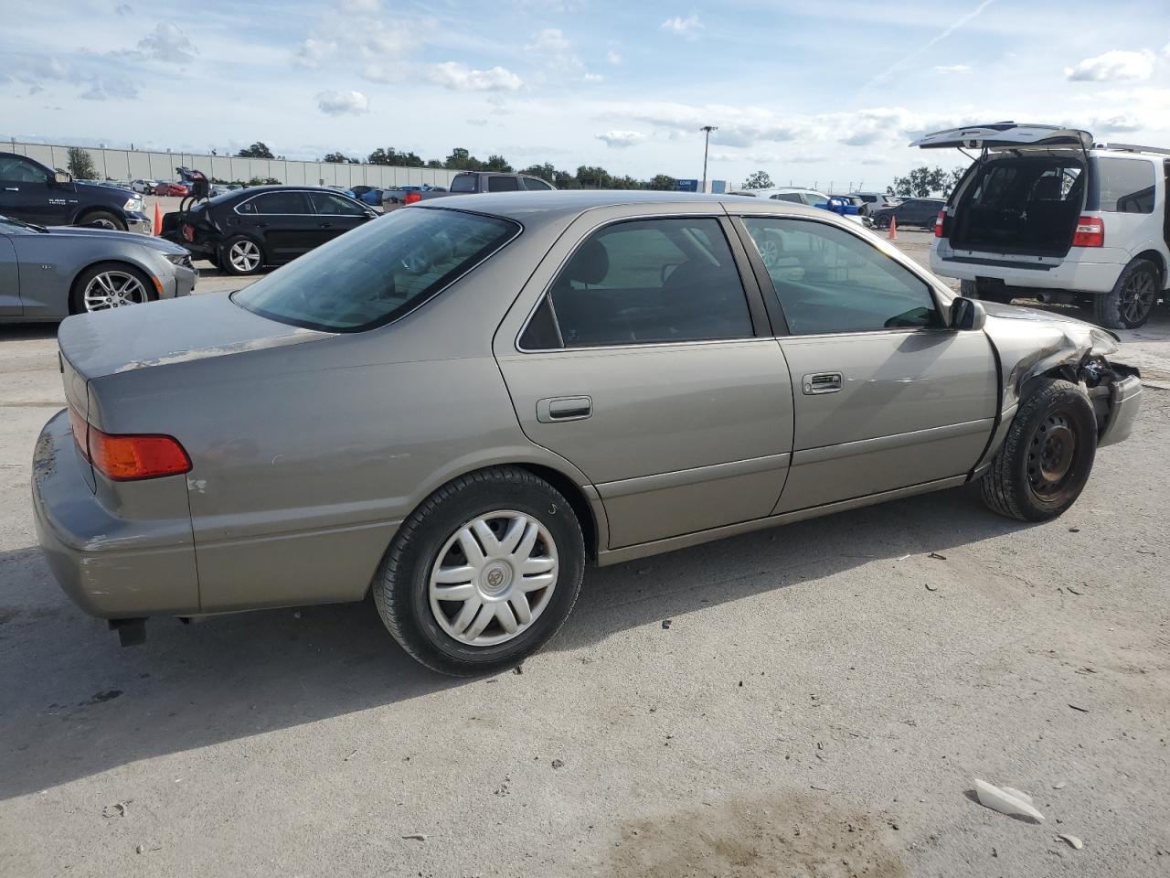 Изображение 3 2001 TOYOTA CAMRY CE 2001 с VIN 4T1BG22K31U068927