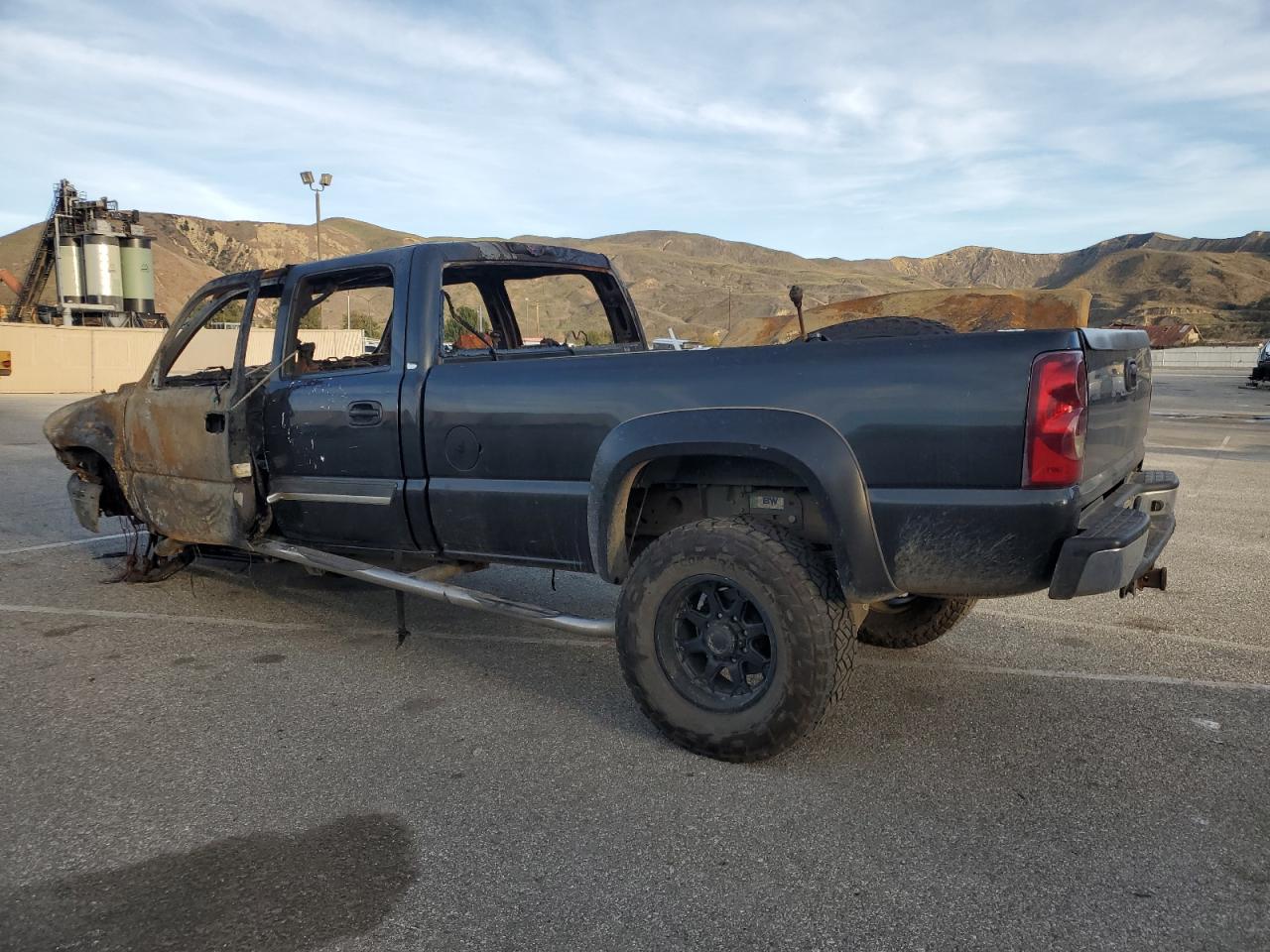 Image 2 of 2003 CHEVROLET SILVERADO K2500 HEAVY DUTY 2003 with VIN 1GCHK23113F138399