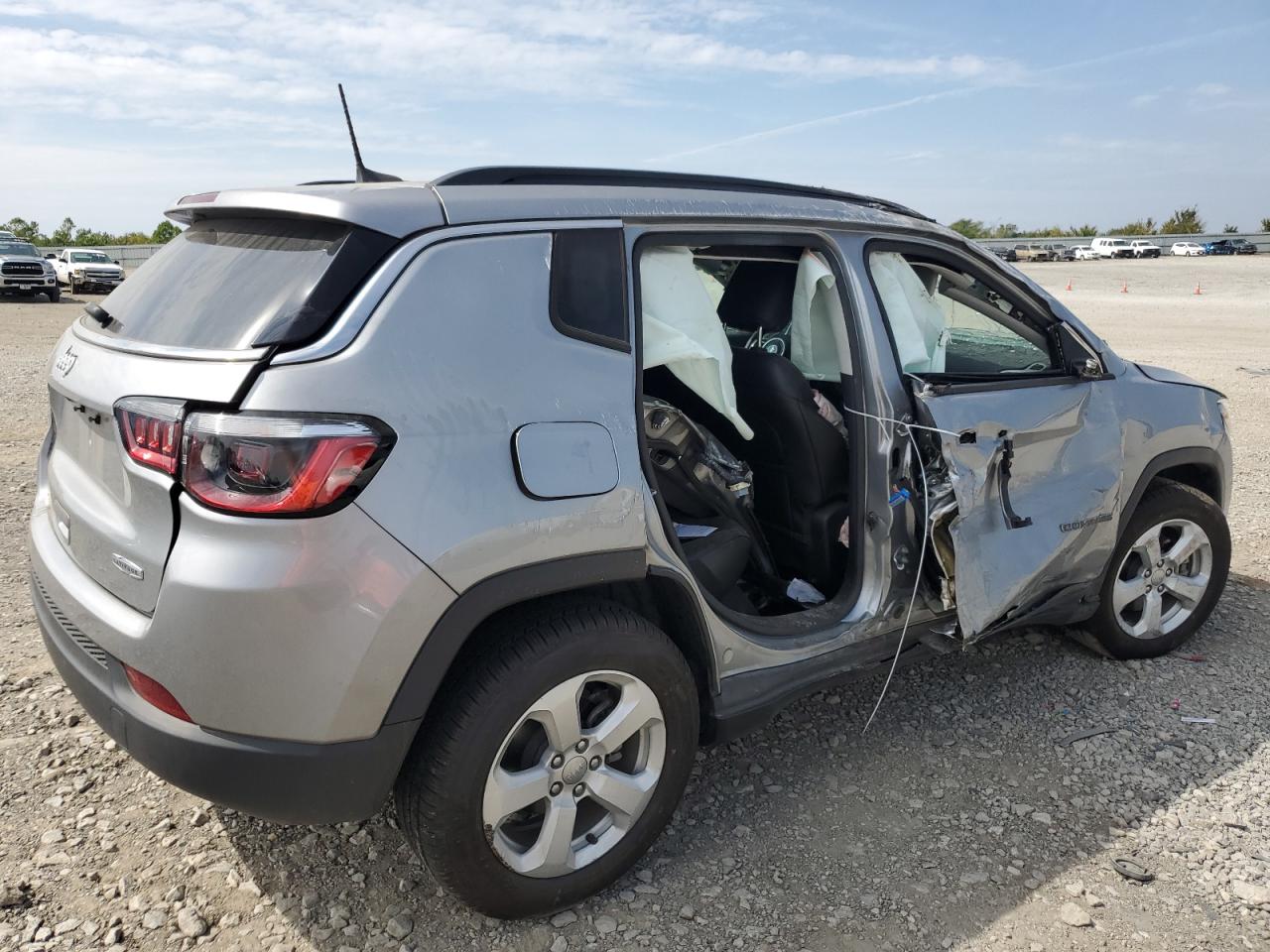 Obraz 3 z 2021 JEEP COMPASS LATITUDE 2021 z VIN 3C4NJCBB2MT523113