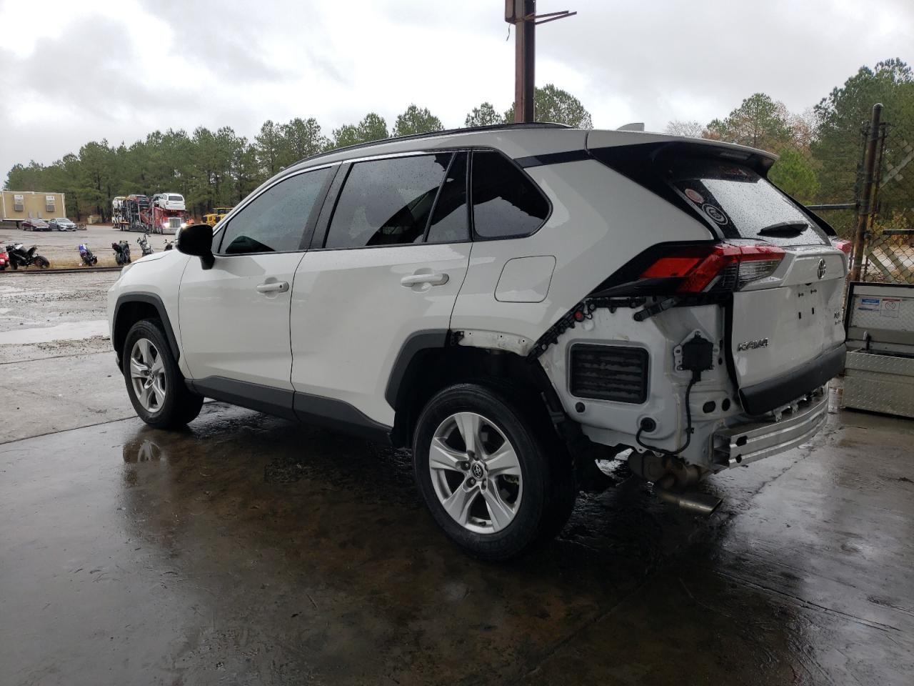 Image 2 of 2019 TOYOTA RAV4 XLE 2019 with VIN 2T3P1RFV2KW070746