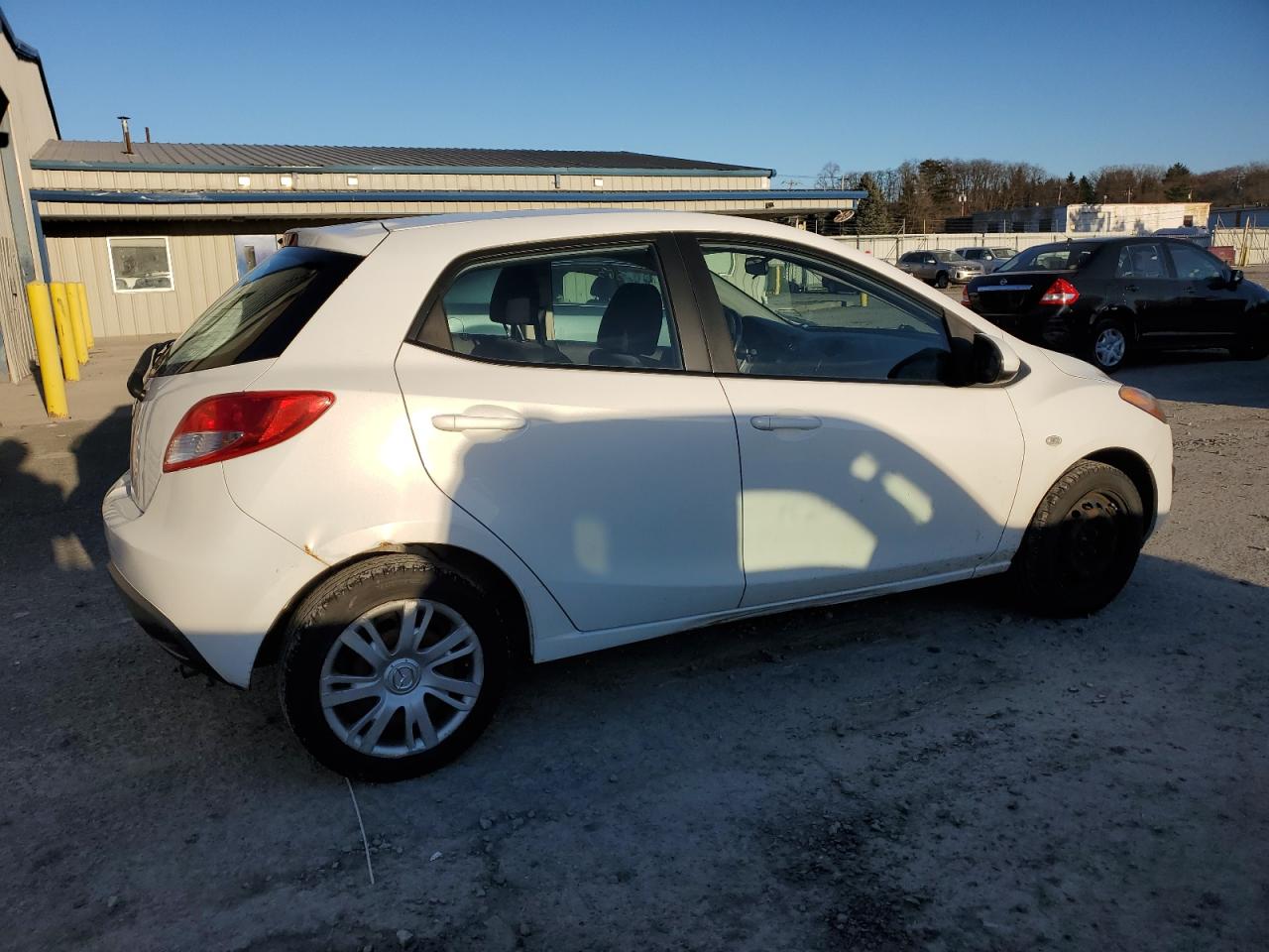 Image 3 of 2014 MAZDA MAZDA2 SPORT 2014 with VIN JM1DE1KY6E0183245