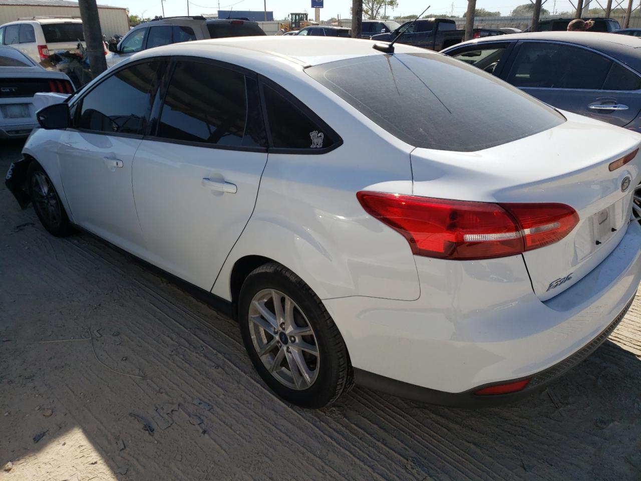 Изображение 2 2017 FORD FOCUS SE 2017 с VIN 1FADP3F22HL300016