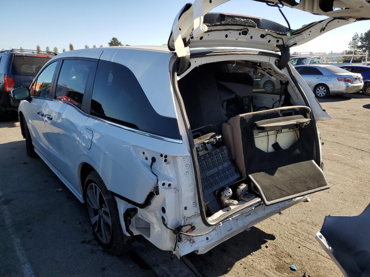 Image 2 of 2023 HONDA ODYSSEY TOURING 2023 with VIN 5FNRL6H87PB037067