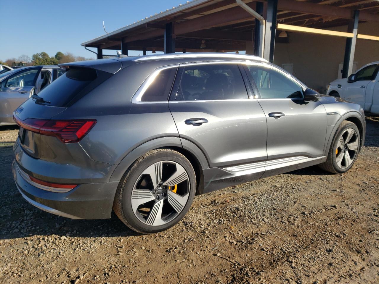Изображение 3 2019 AUDI E-TRON PRESTIGE 2019 с VIN WA1VAAGE0KB005940