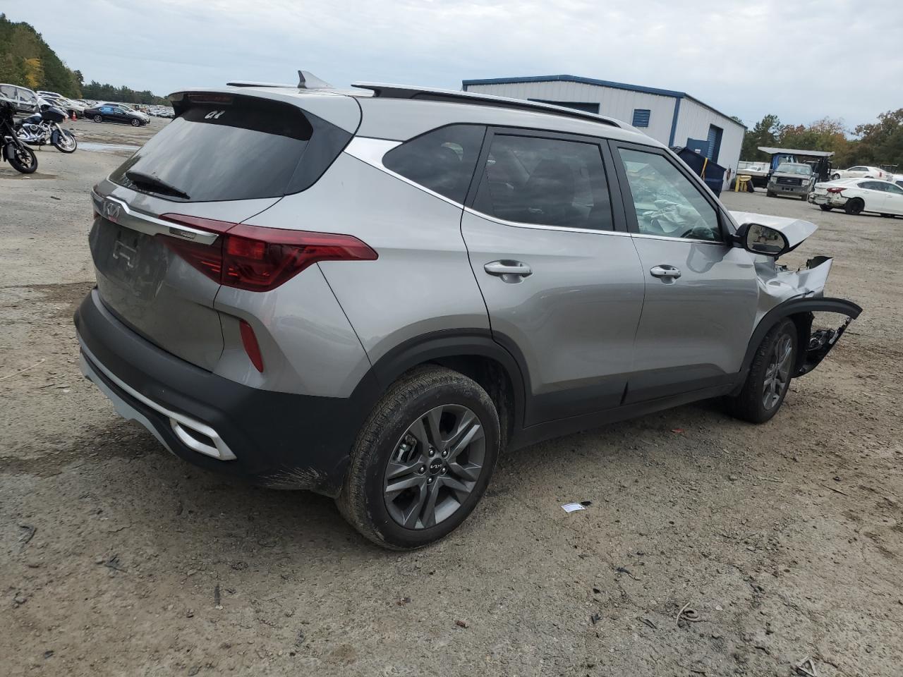 Изображение 3 2023 KIA SELTOS S 2023 с VIN KNDEU2AA7P7399584