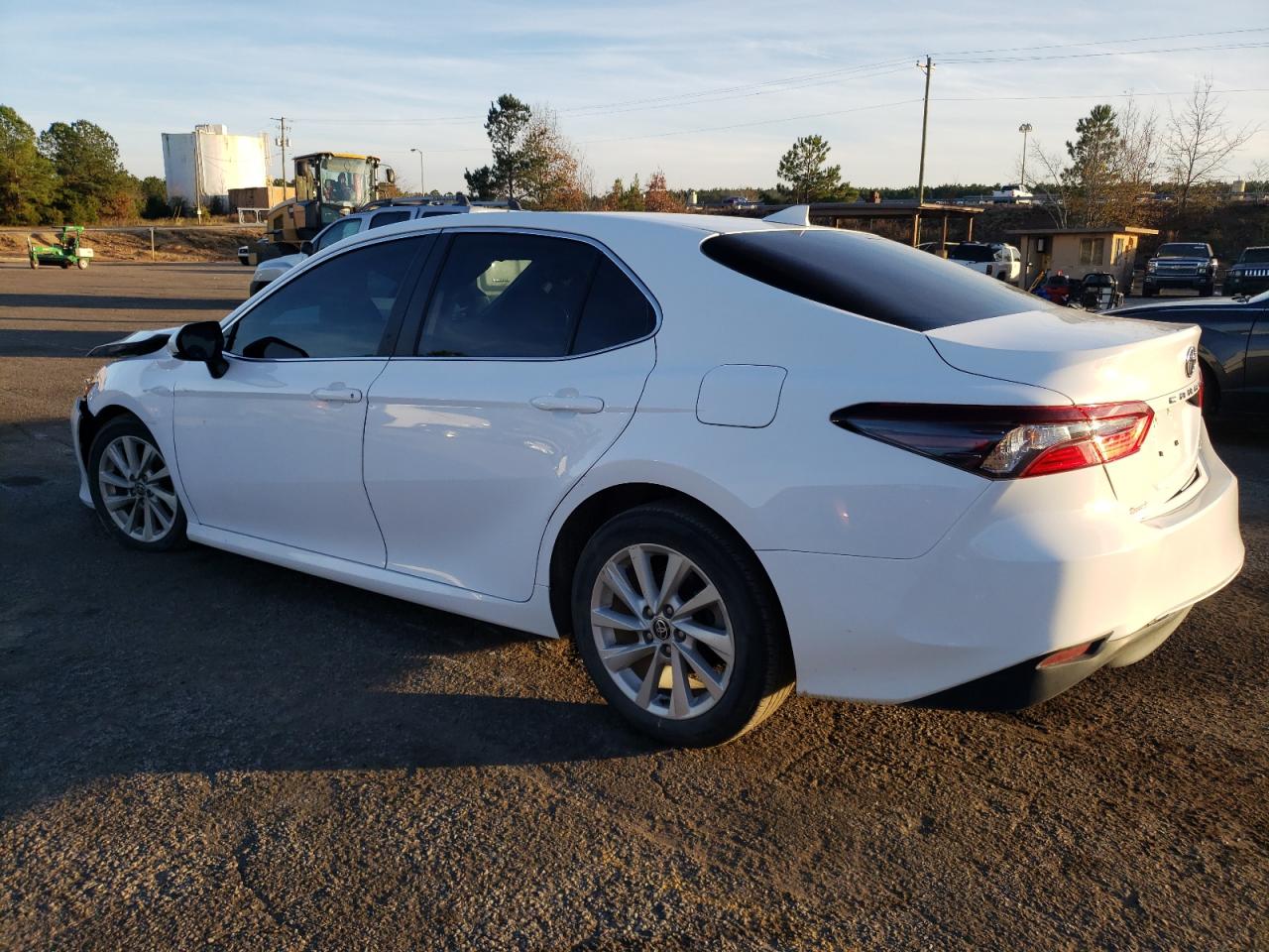 Obraz 2 z 2022 TOYOTA CAMRY LE 2022 z VIN 4T1C11AK5NU716517