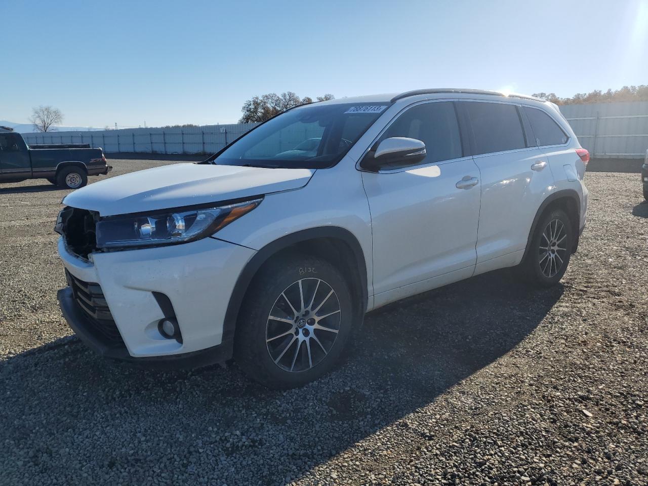 2017 TOYOTA HIGHLANDER SE 2017 image