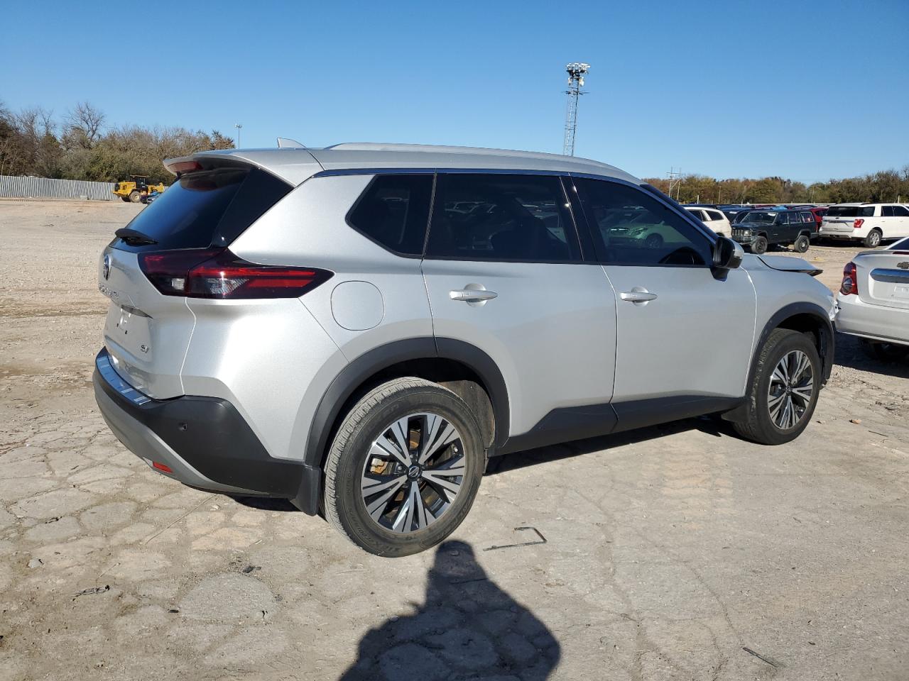 Image 3 of 2021 NISSAN ROGUE SV 2021 with VIN 5N1AT3BA7MC812091
