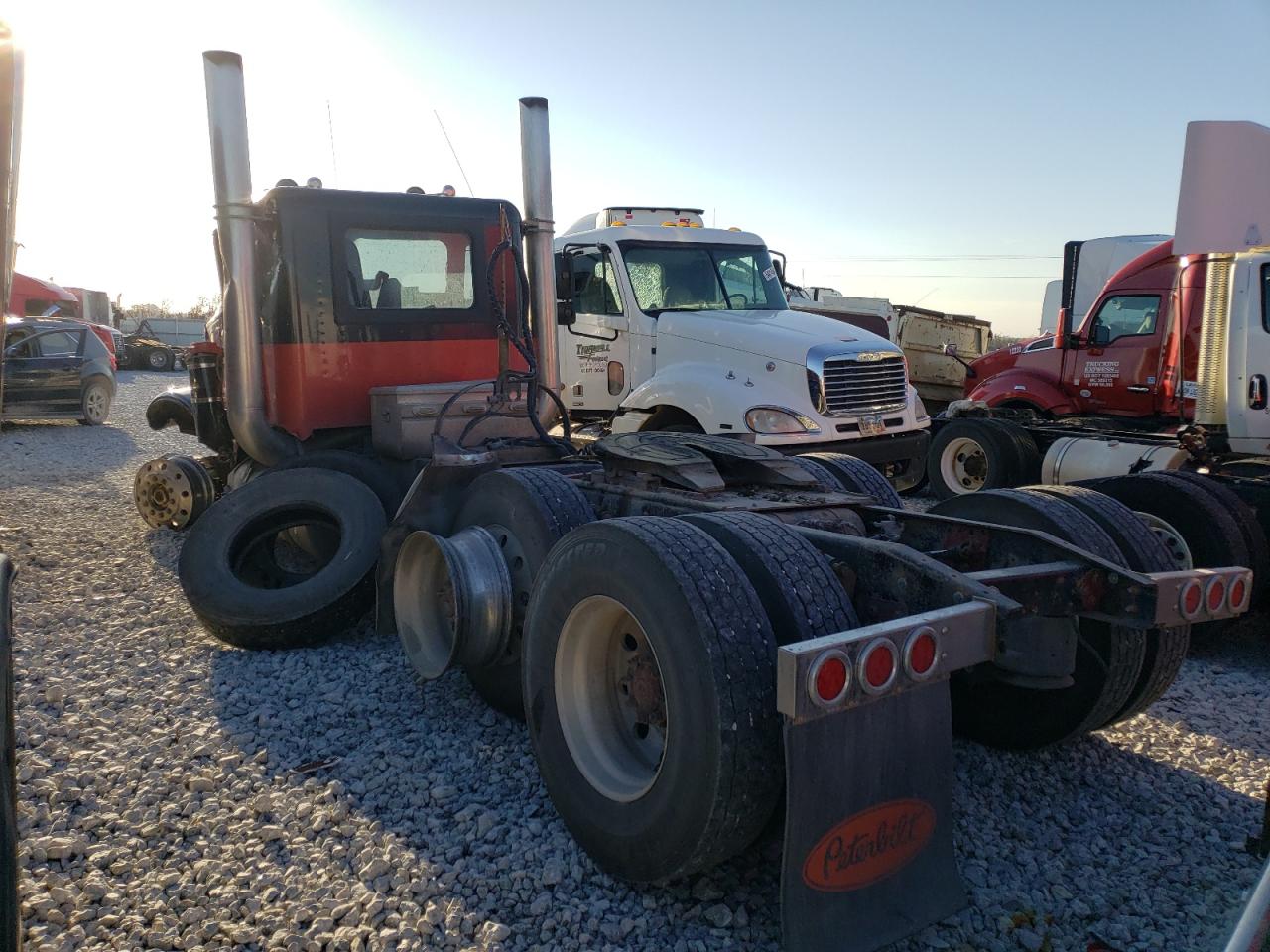 Image 3 of 1985 FREIGHTLINER CONVENTIONAL FLC 1985 with VIN 2FUPYSYB4FV251191