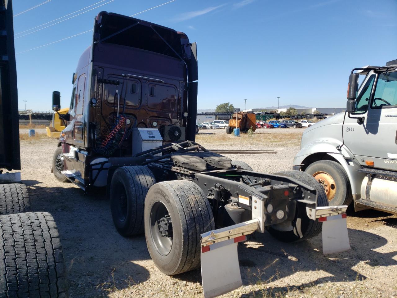 Image 3 of 2019 FREIGHTLINER CASCADIA 113  2019 with VIN 3AKJGHDV4KSKP8922