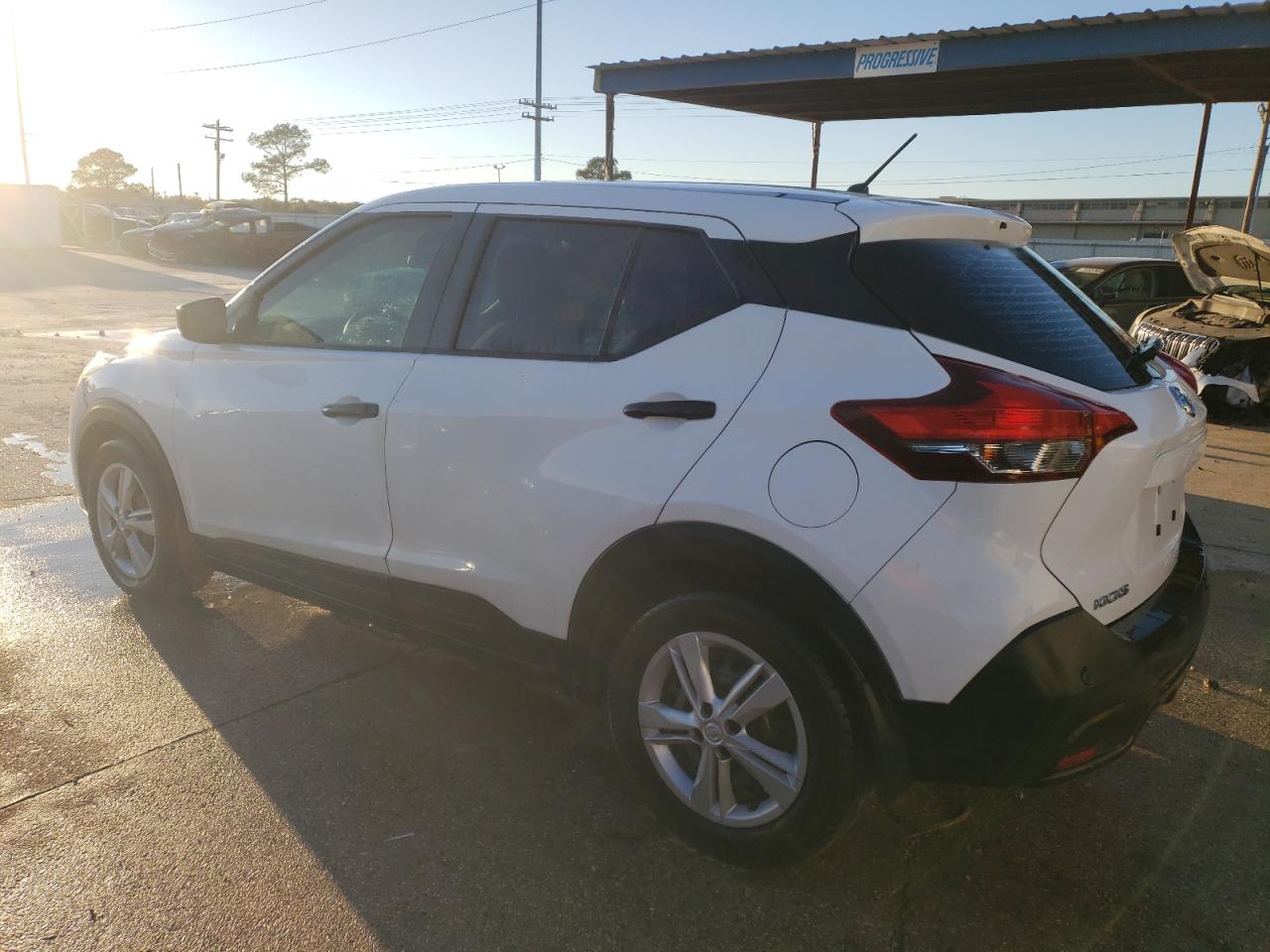 Изображение 2 2020 NISSAN KICKS S 2020 с VIN 3N1CP5BV8LL485805
