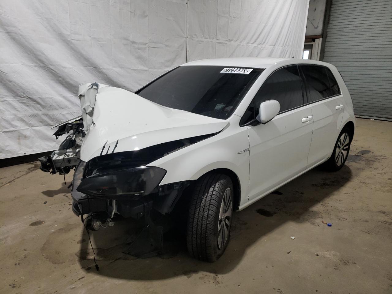 Image 1 of 2016 VOLKSWAGEN E-GOLF SE 2016 with VIN WVWKP7AU3GW907766
