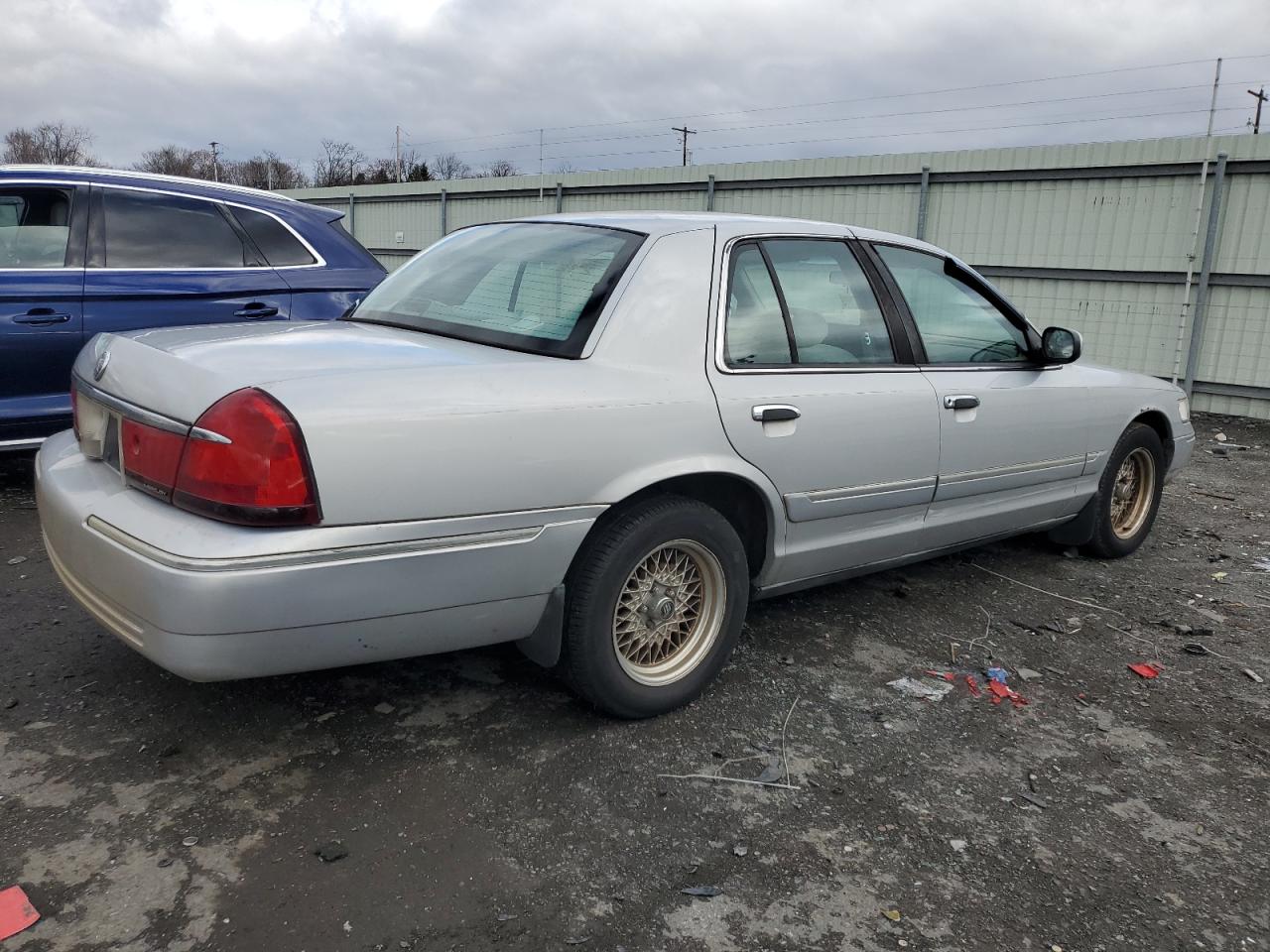 Image 3 of 2000 MERCURY GRAND MARQUIS GS 2000 with VIN 2MEFM74W3YX683748