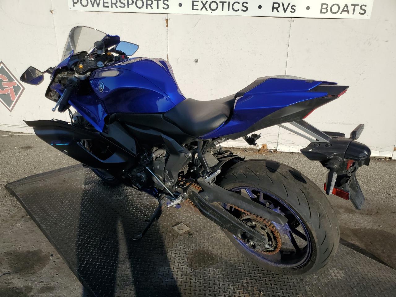 Изображение 3 2022 YAMAHA YZFR7  2022 с VIN JYARM38Y4NA000409
