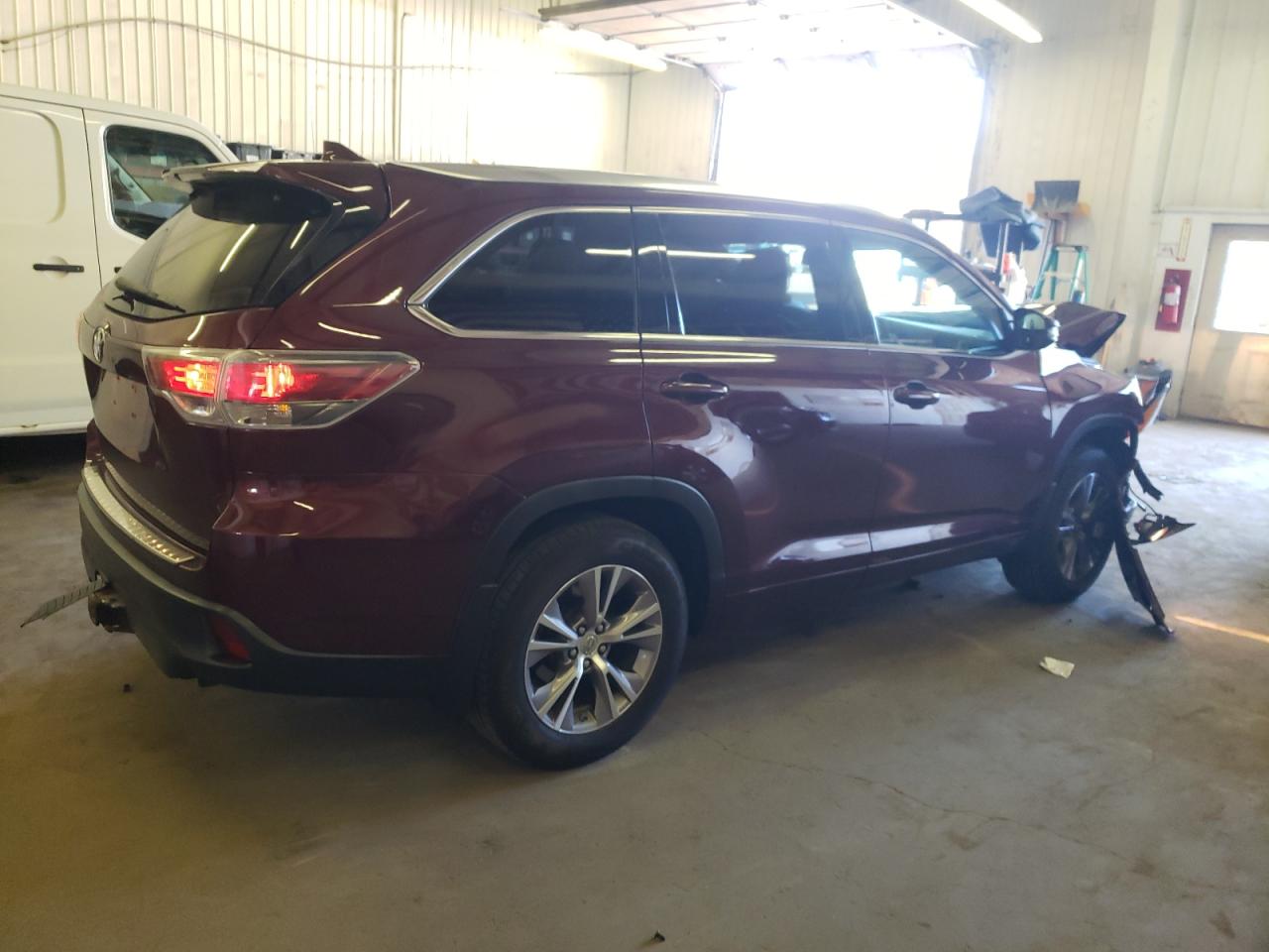 Image 3 of 2014 TOYOTA HIGHLANDER XLE 2014 with VIN 5TDJKRFH4ES025388