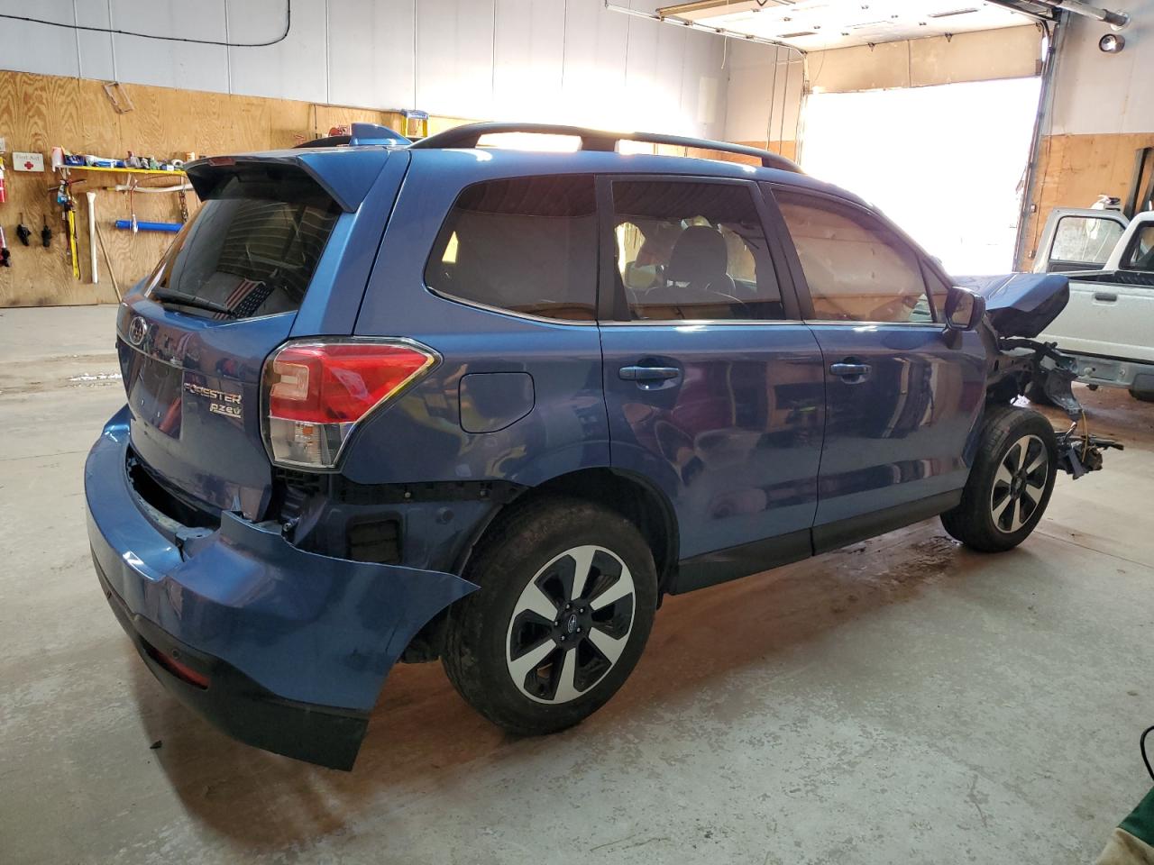 Image 3 of 2017 SUBARU FORESTER 2.5I LIMITED 2017 with VIN JF2SJARC7HH578863