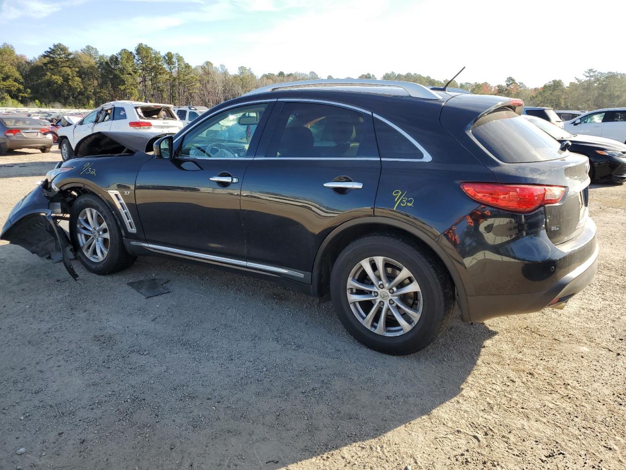 Image 2 of 2015 INFINITI QX70  2015 with VIN JN8CS1MUXFM381517