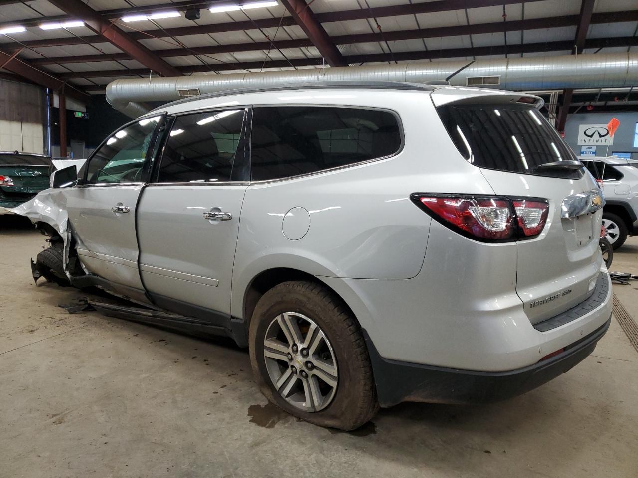 Изображение 2 2017 CHEVROLET TRAVERSE LT 2017 с VIN 1GNKVHKD7HJ138897