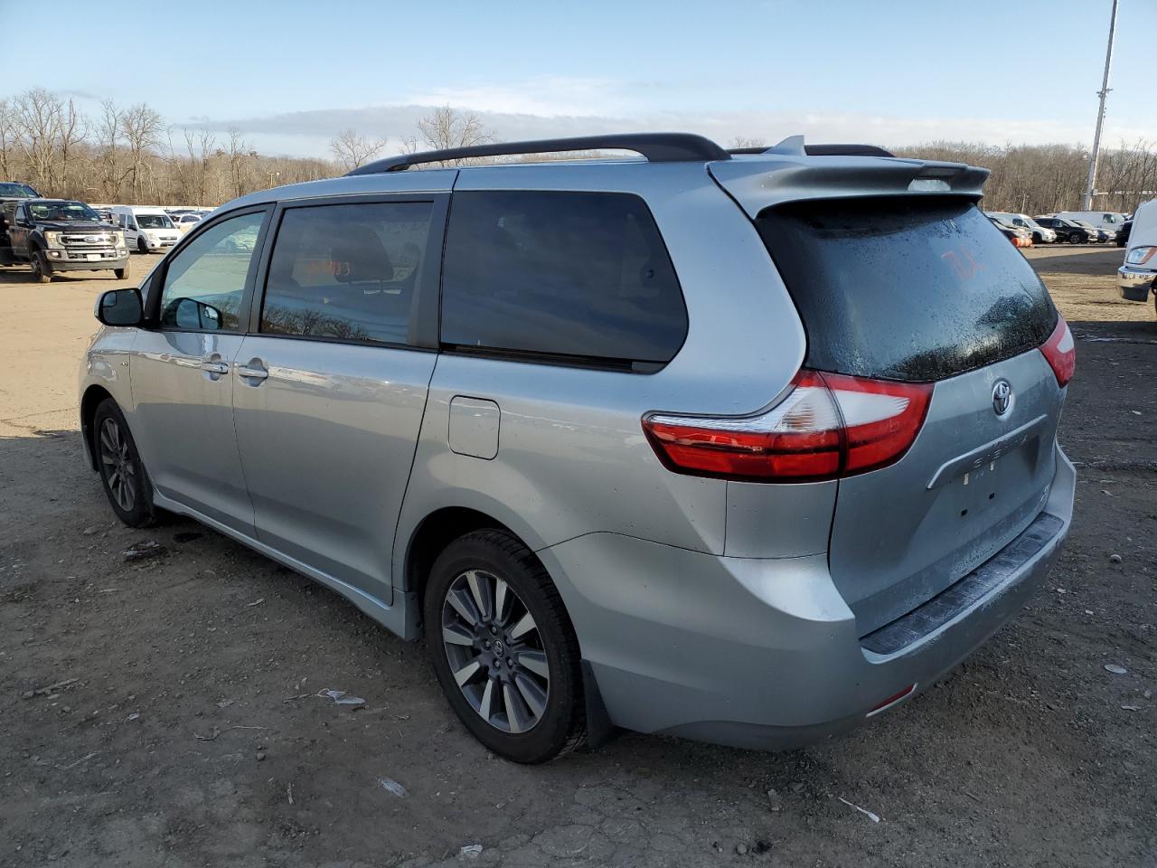 Image 2 of 2019 TOYOTA SIENNA LE 2019 with VIN 5TDJZ3DC0KS227415