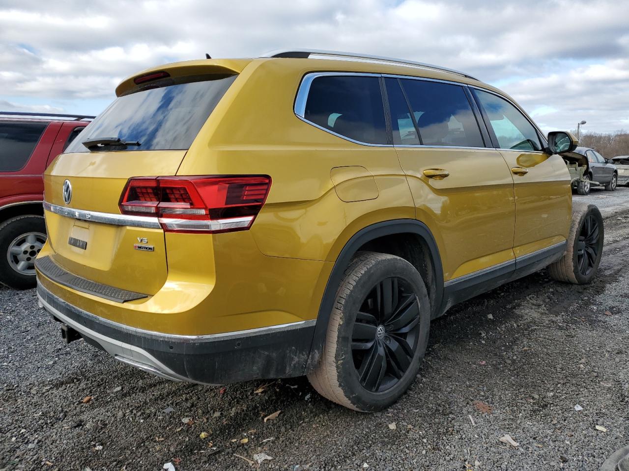 Image 3 of 2018 VOLKSWAGEN ATLAS SEL PREMIUM 2018 with VIN 1V2NR2CAXJC551367
