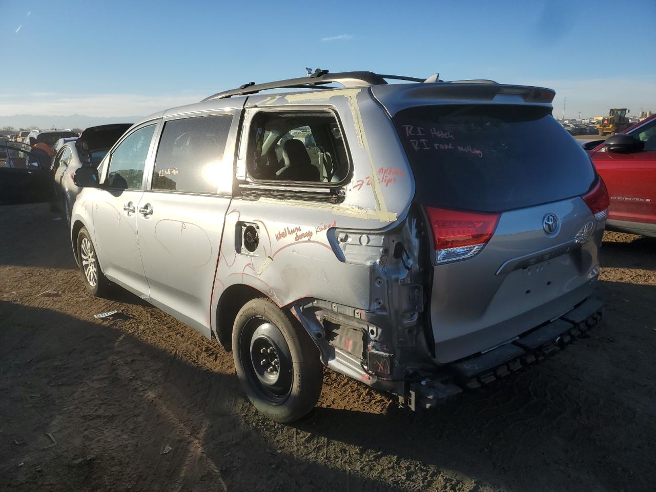 Image 2 of 2013 TOYOTA SIENNA XLE 2013 with VIN 5TDYK3DC5DS397646
