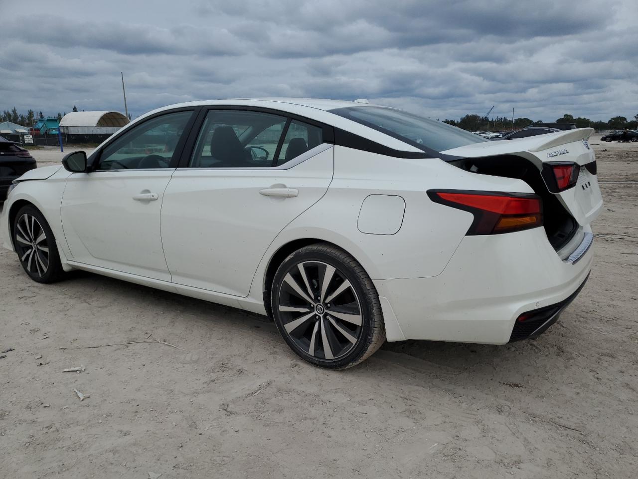 Image 2 of 2021 NISSAN ALTIMA SR 2021 with VIN 1N4BL4CV2MN401272