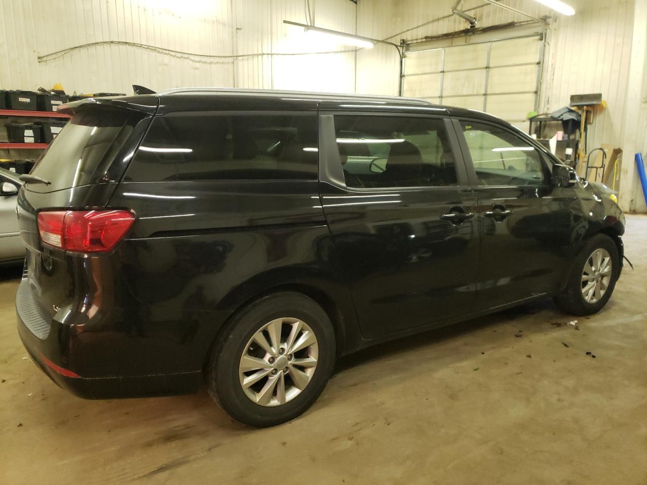 Изображение 3 2016 KIA SEDONA LX 2016 с VIN KNDMB5C18G6146456