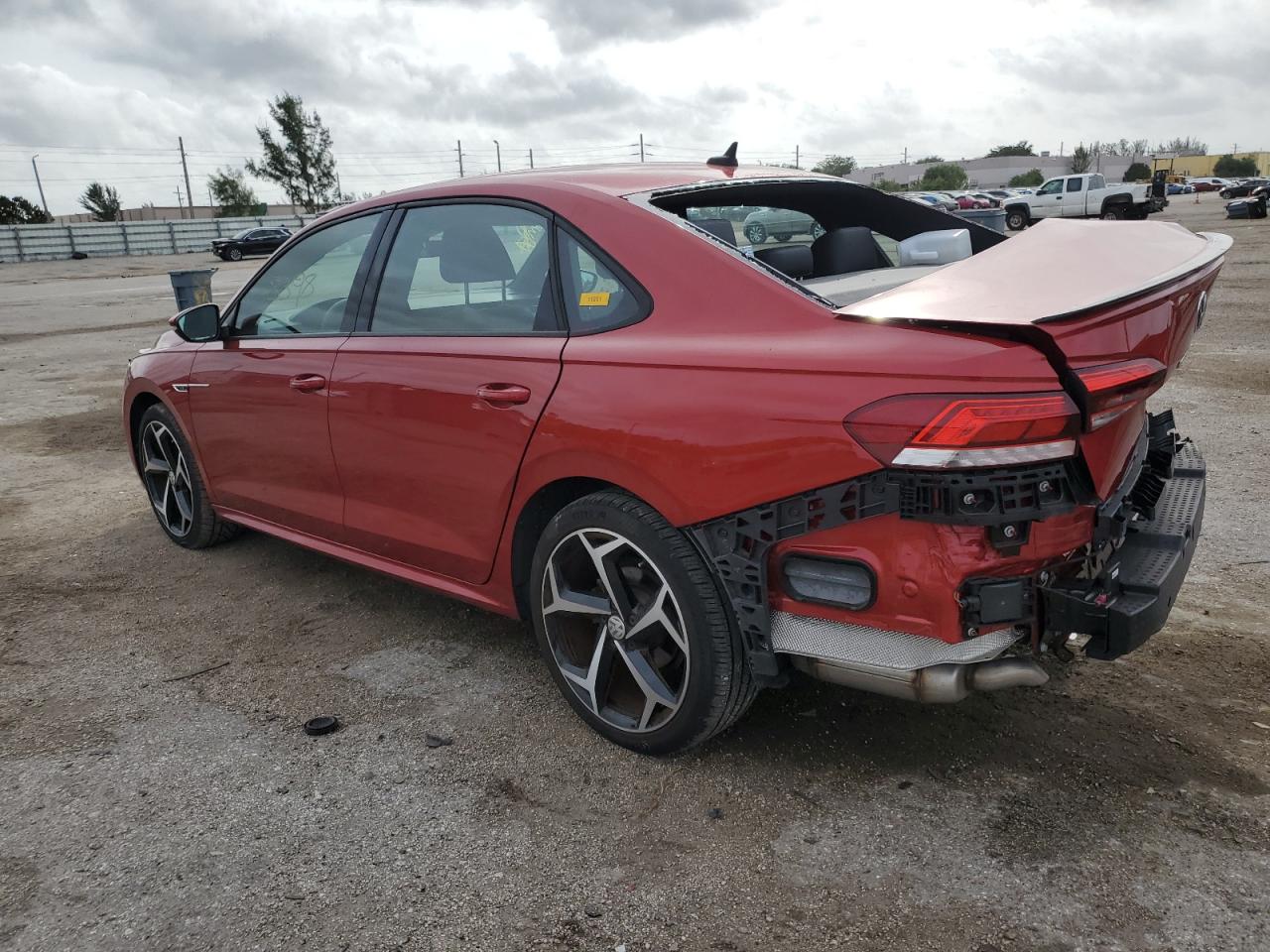 Изображение 2 2021 VOLKSWAGEN PASSAT R-LINE 2021 с VIN 1VWMA7A31MC018458