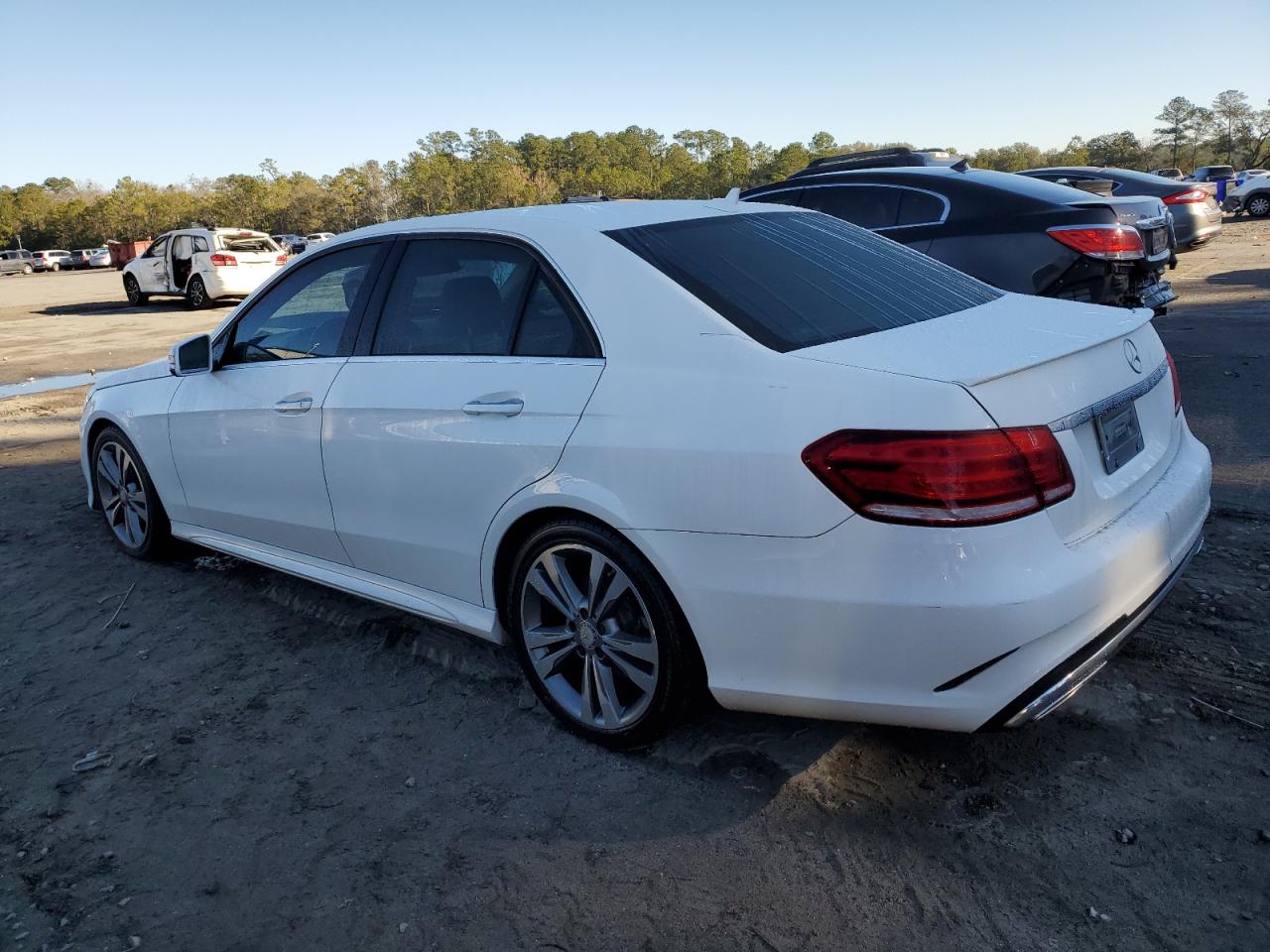 Изображение 2 2014 MERCEDES-BENZ E 350 2014 с VIN WDDHF5KB5EB002325