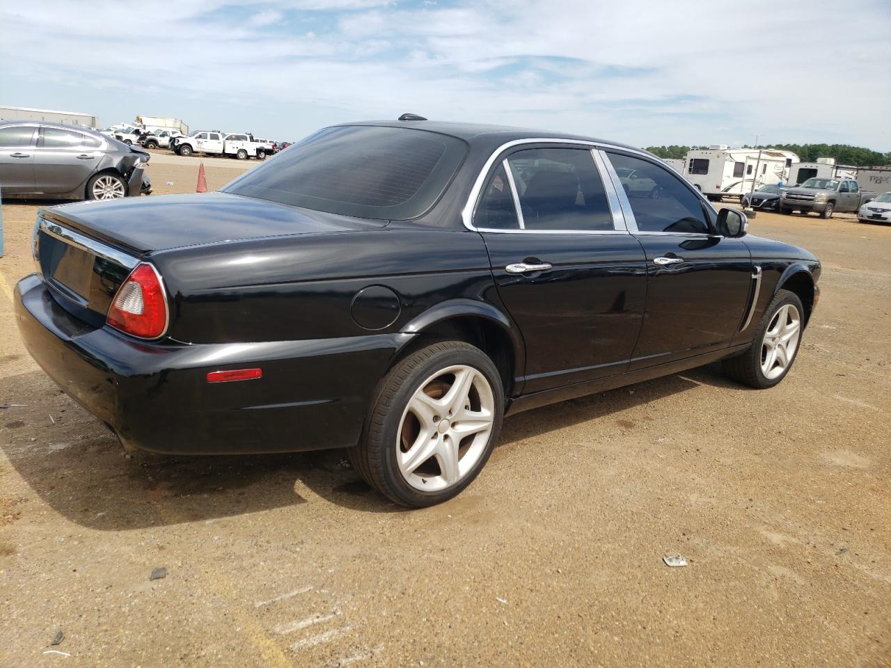 Obraz 3 z Jaguar Xj8 2008 z VIN SAJWA71B68SH22559