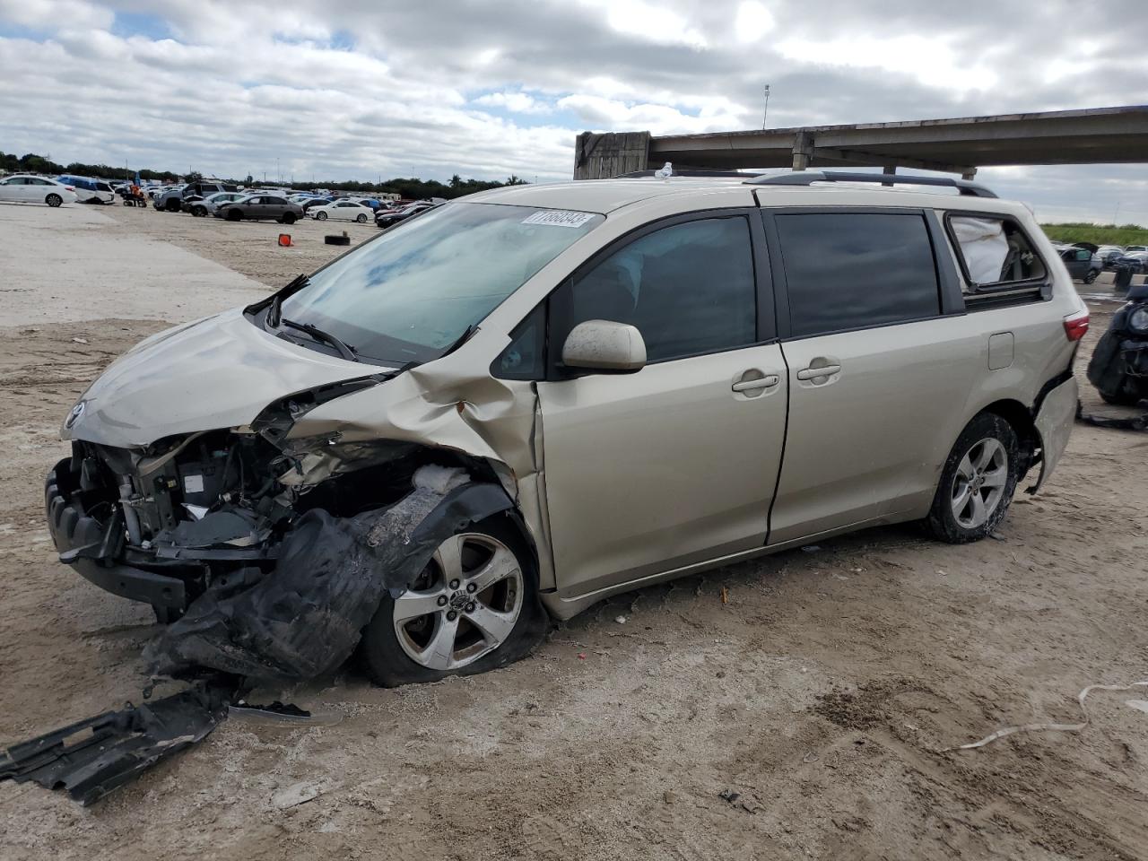 Изображение 1 2017 TOYOTA SIENNA LE 2017 с VIN 5TDKZ3DC8HS896397