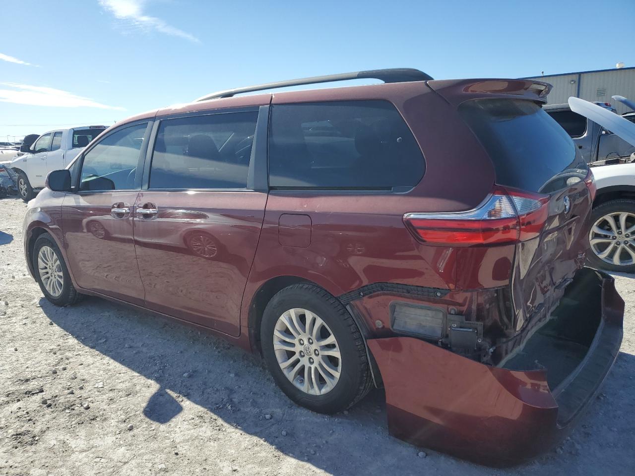 Obraz 2 z 2017 TOYOTA SIENNA XLE 2017 z VIN 5TDYZ3DC8HS834704