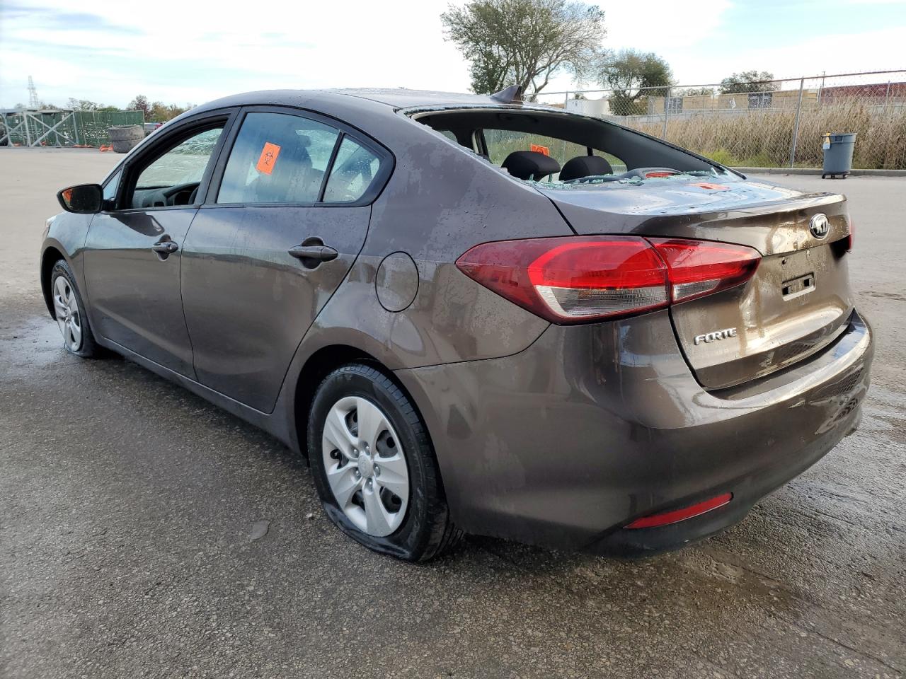 Image 2 of 2017 KIA FORTE LX 2017 with VIN 3KPFK4A72HE078323