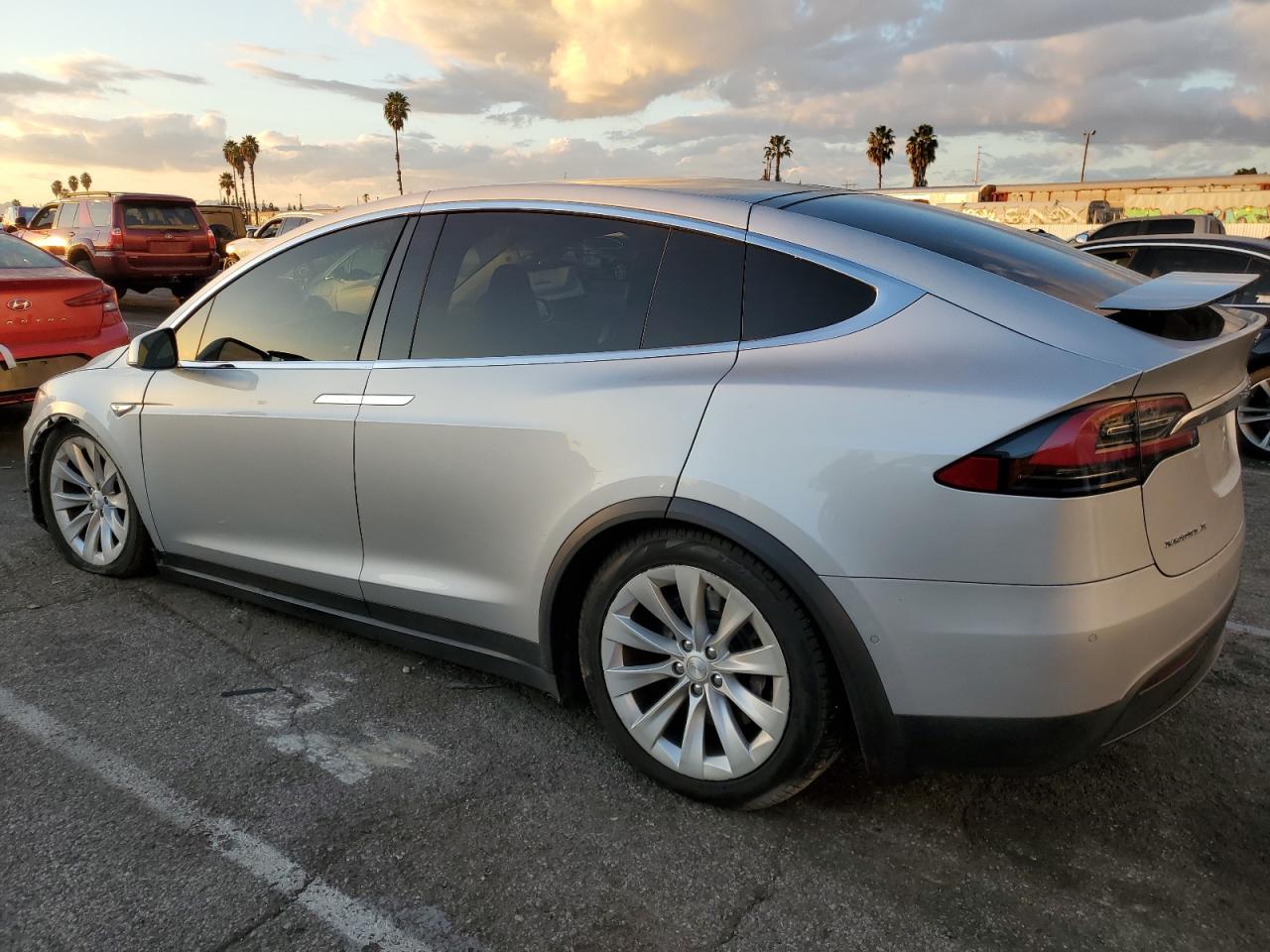 Obraz 2 z 2016 TESLA MODEL X  2016 z VIN 5YJXCBE27GF005266