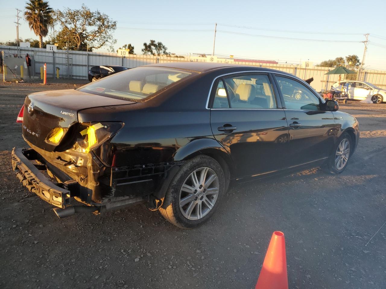 Obraz 3 z 2005 TOYOTA AVALON XL 2005 z VIN 4T1BK36B15U021819