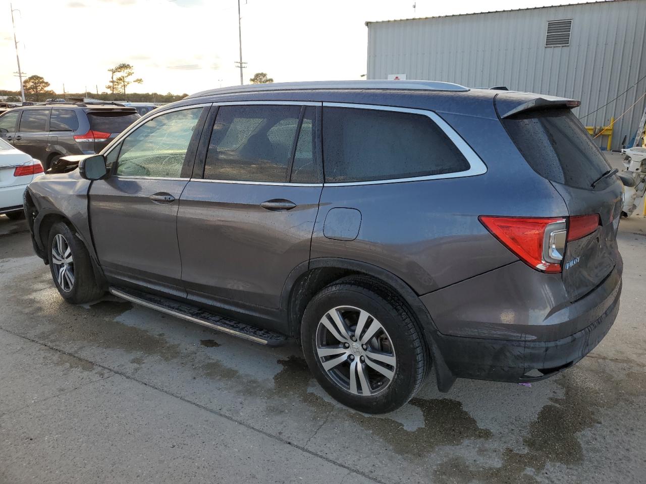 Obraz 2 z 2017 HONDA PILOT EXL 2017 z VIN 5FNYF5H57HB024257