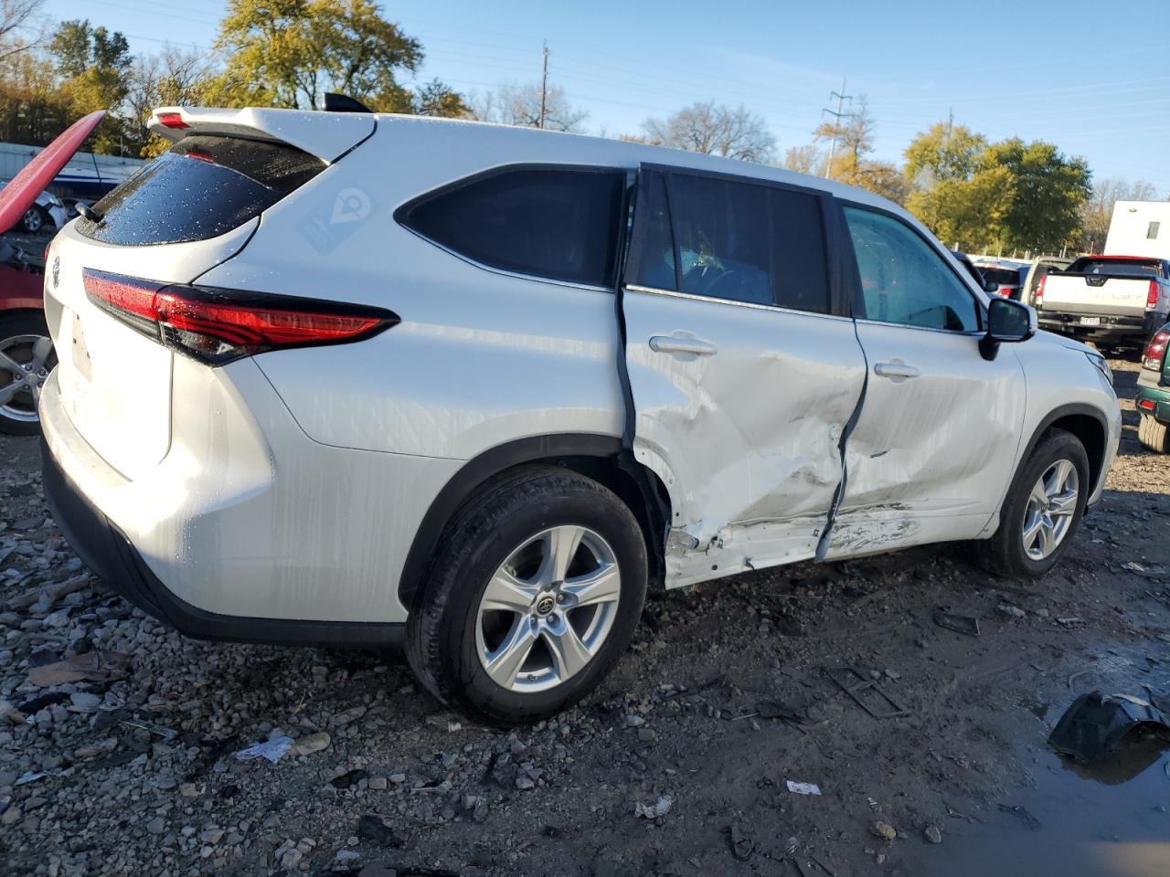 Obraz 3 z 2023 TOYOTA HIGHLANDER L 2023 z VIN 5TDKDRAH6PS502539