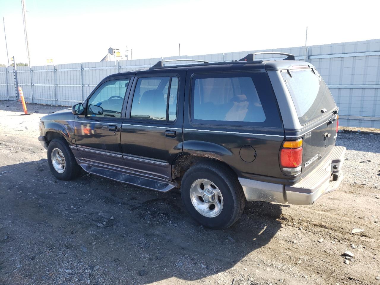 Image 2 of 1995 FORD EXPLORER  1995 with VIN 1FMDU34X0SUB84345