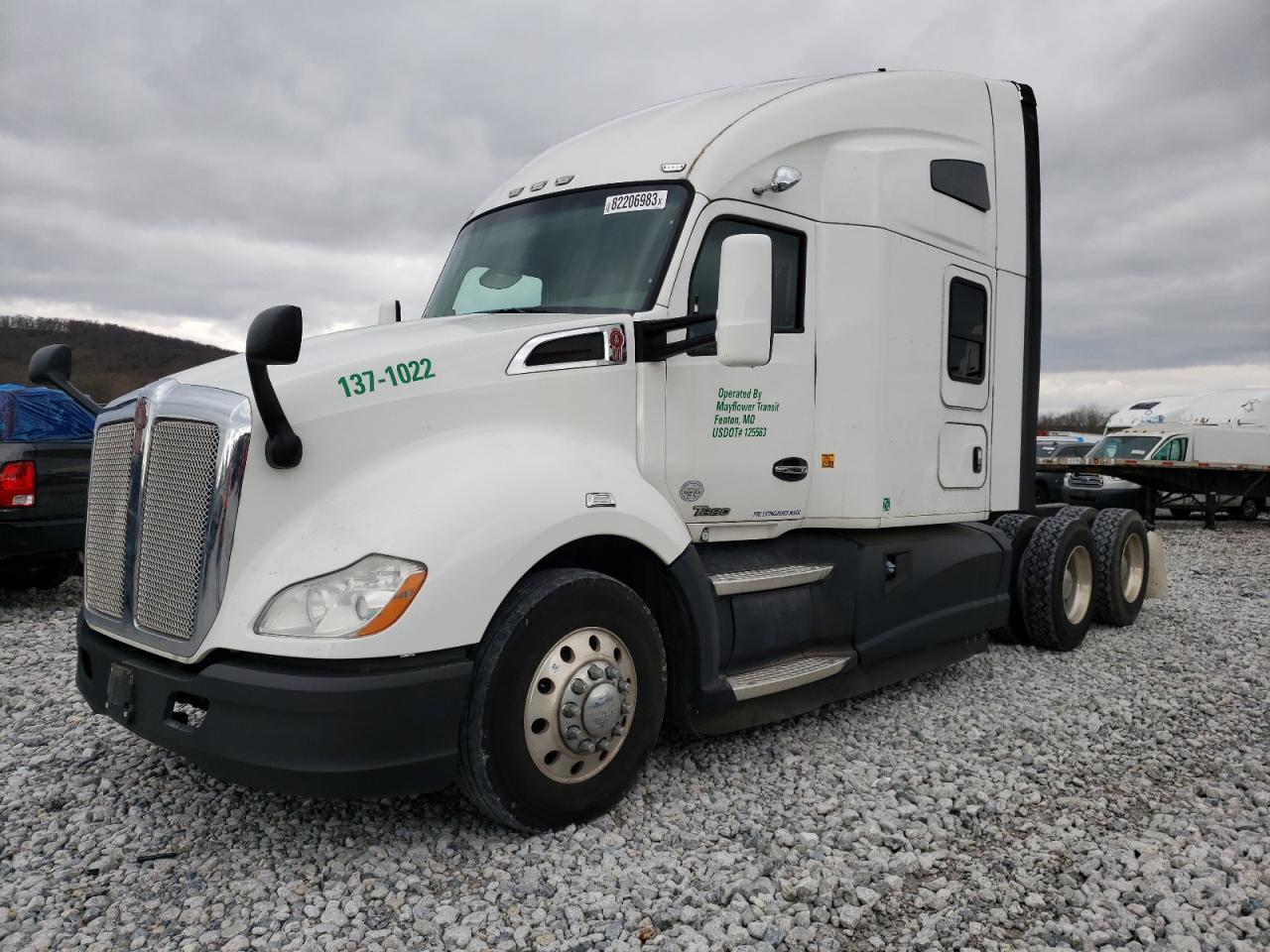 Image 2 of 2016 KENWORTH CONSTRUCTION T680 2016 with VIN 1XKYD49X4GJ491874