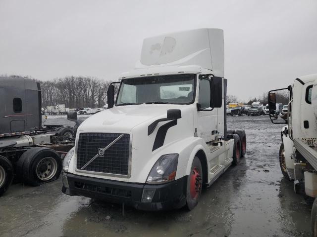 Image 2 of 2014 VOLVO VN VNL 2014 with VIN 4V4NC9EHXEN176021