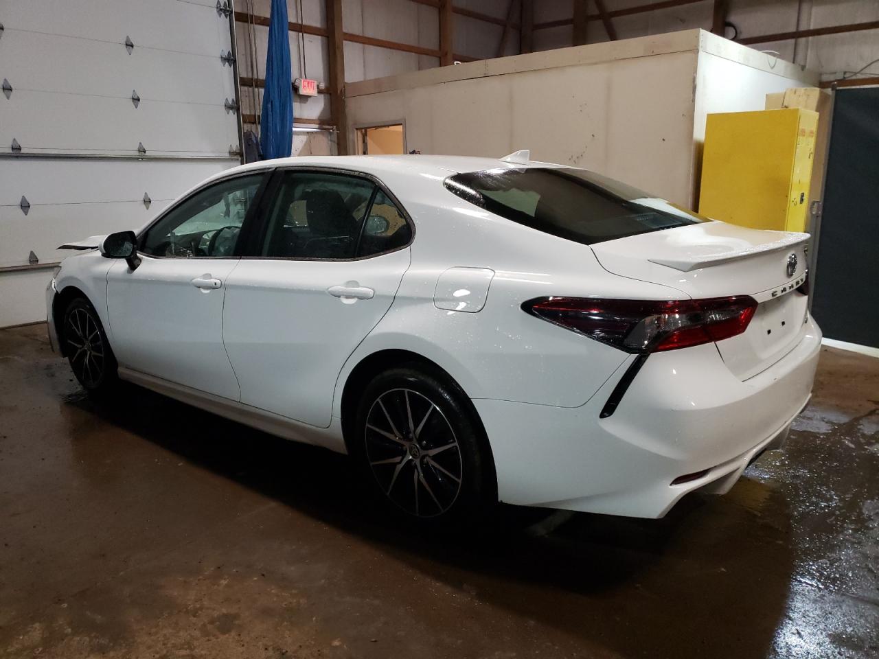 Изображение 2 2023 TOYOTA CAMRY SE NIGHT SHADE 2023 с VIN 4T1G11AK0PU805741