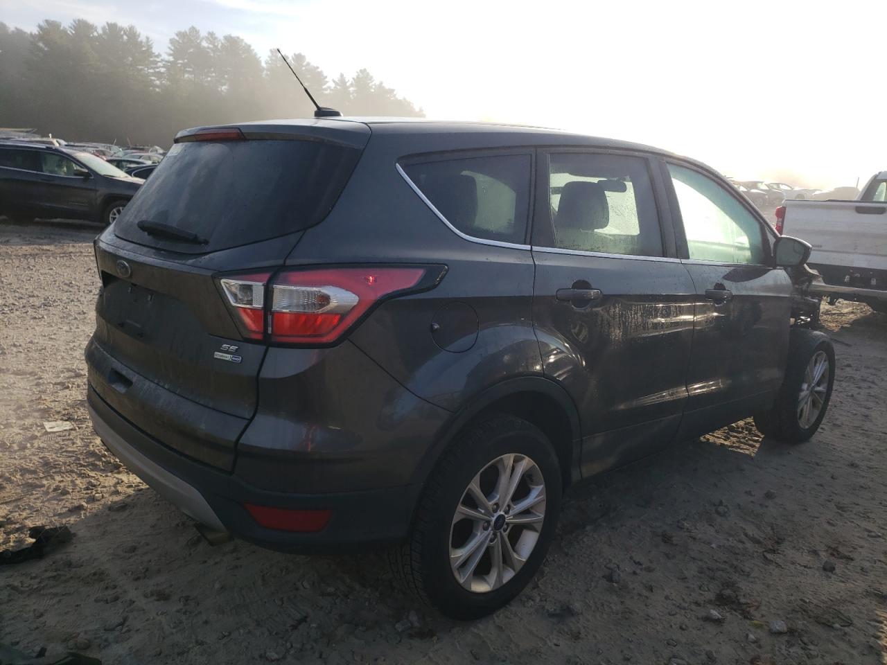 Image 3 of 2017 FORD ESCAPE SE 2017 with VIN 1FMCU9GD4HUE41788