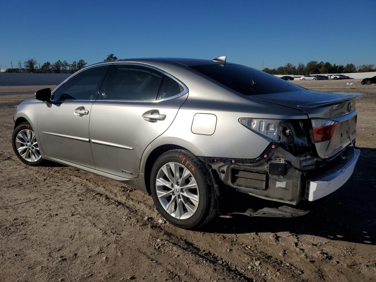 Image 2 of 2015 LEXUS ES 300H 2015 with VIN JTHBW1GG0F2091069