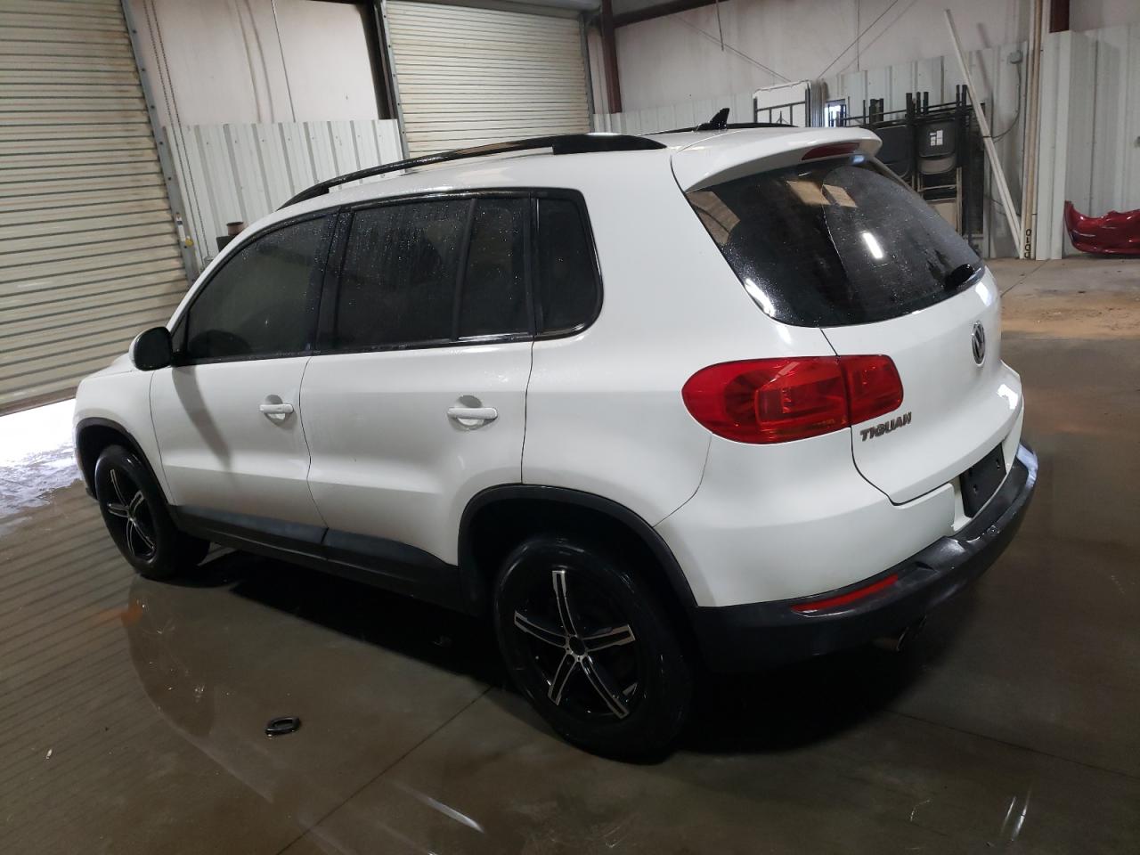 Obraz 2 z 2017 VOLKSWAGEN TIGUAN S 2017 z VIN WVGAV7AX6HK009789