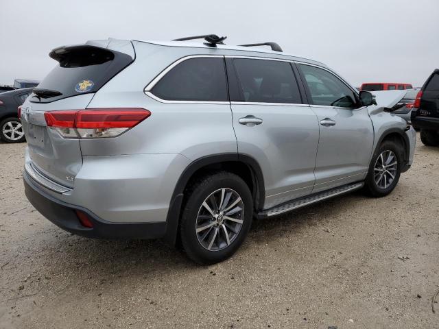 Image 3 of 2018 TOYOTA HIGHLANDER SE 2018 with VIN 5TDKZRFHXJS269945