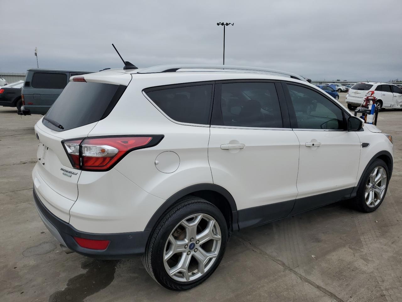 Изображение 3 2018 FORD ESCAPE TITANIUM 2018 с VIN 1FMCU0J91JUB11709