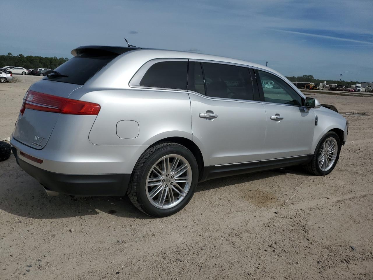 Image 3 of 2015 LINCOLN MKT  2015 with VIN 2LMHJ5AT1FBL01597